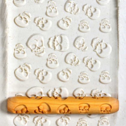 MKM Skulls Wooden Hand Roller HR-33